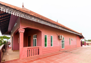 2 Bedroom Shophouse For Rent - Kouk Chak, Siem Reap thumbnail