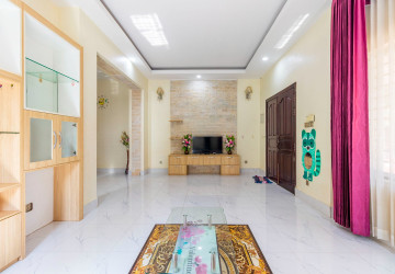 4 Bedroom Villa For Rent - Svay Dangkum, Siem Reap thumbnail