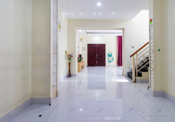 4 Bedroom Villa For Rent - Svay Dangkum, Siem Reap thumbnail