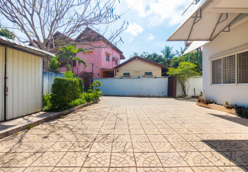 4 Bedroom Villa For Rent - Svay Dangkum, Siem Reap thumbnail