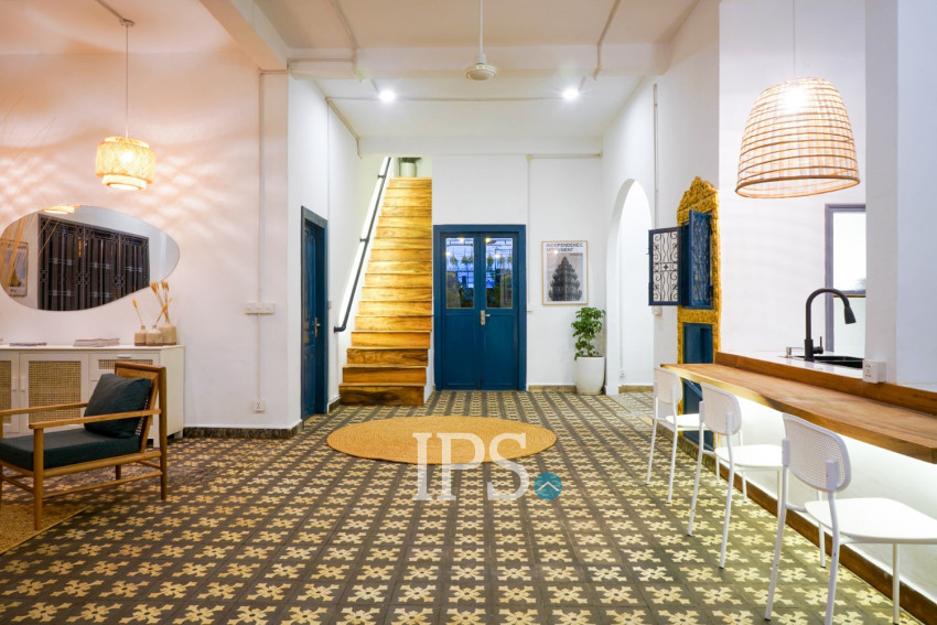 Renovated 5 Bedroom Apartment For Rent- Phsar Thmei 3, Phnom Penh