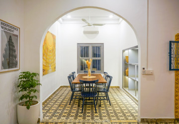 Renovated 5 Bedroom Apartment For Rent- Phsar Thmei 3, Phnom Penh thumbnail