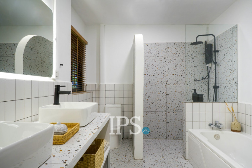 Renovated 5 Bedroom Apartment For Rent- Phsar Thmei 3, Phnom Penh