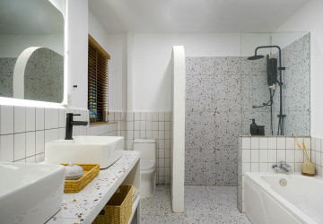 Renovated 5 Bedroom Apartment For Rent- Phsar Thmei 3, Phnom Penh thumbnail