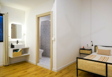 Renovated 5 Bedroom Apartment For Rent- Phsar Thmei 3, Phnom Penh thumbnail