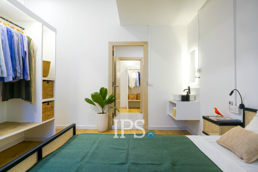Renovated 5 Bedroom Apartment For Rent- Phsar Thmei 3, Phnom Penh