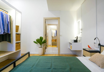 Renovated 5 Bedroom Apartment For Rent- Phsar Thmei 3, Phnom Penh thumbnail