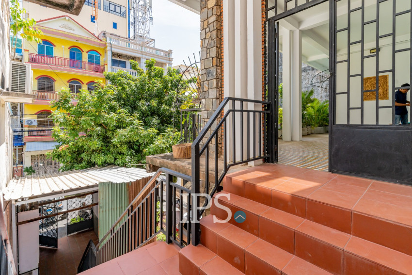 Renovated  Duplex 5 Bedroom Apartment For Rent - Phsar Thmei 3, Phnom Penh