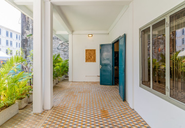 Renovated  Duplex 5 Bedroom Apartment For Rent - Phsar Thmei 3, Phnom Penh thumbnail