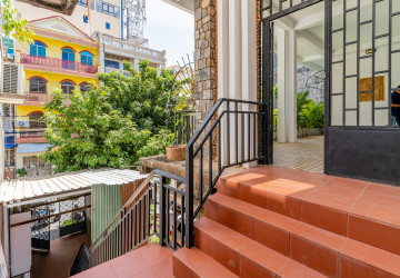 Renovated  Duplex 5 Bedroom Apartment For Rent - Phsar Thmei 3, Phnom Penh thumbnail