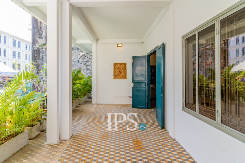 Renovated  Duplex 5 Bedroom Apartment For Rent - Phsar Thmei 3, Phnom Penh