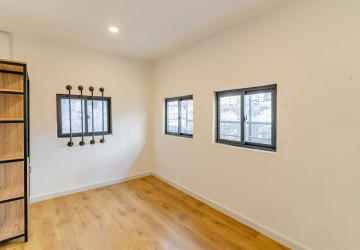 Renovated  Duplex 5 Bedroom Apartment For Rent - Phsar Thmei 3, Phnom Penh thumbnail