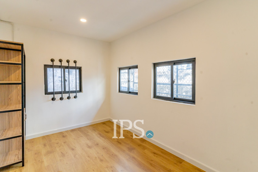 Renovated  Duplex 5 Bedroom Apartment For Rent - Phsar Thmei 3, Phnom Penh
