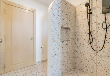 Renovated  Duplex 5 Bedroom Apartment For Rent - Phsar Thmei 3, Phnom Penh thumbnail