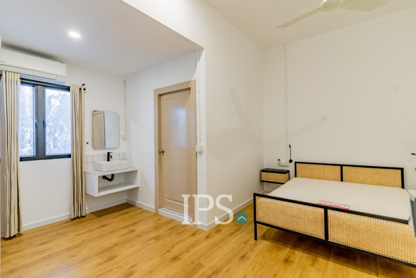 Renovated  Duplex 5 Bedroom Apartment For Rent - Phsar Thmei 3, Phnom Penh