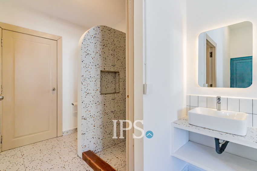 Renovated  Duplex 5 Bedroom Apartment For Rent - Phsar Thmei 3, Phnom Penh