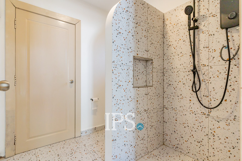 Renovated  Duplex 5 Bedroom Apartment For Rent - Phsar Thmei 3, Phnom Penh