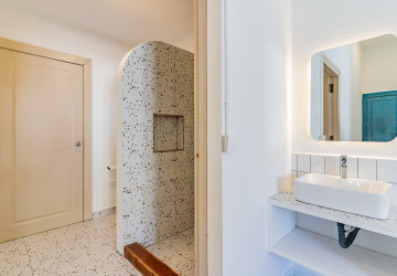 Renovated  Duplex 5 Bedroom Apartment For Rent - Phsar Thmei 3, Phnom Penh thumbnail