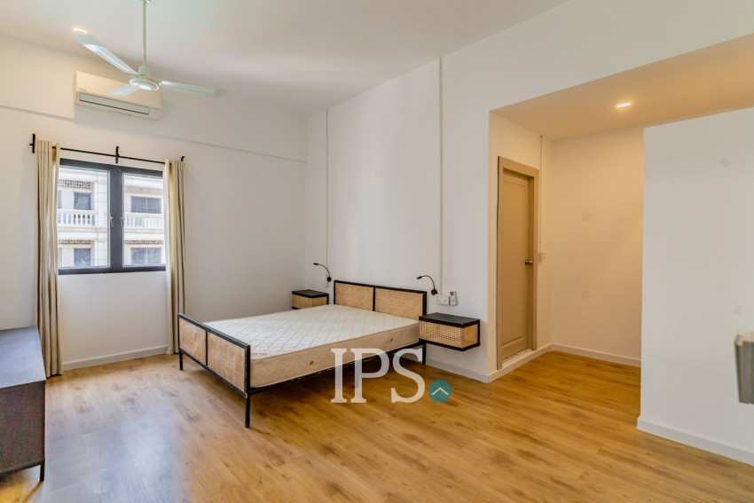 Renovated  Duplex 5 Bedroom Apartment For Rent - Phsar Thmei 3, Phnom Penh