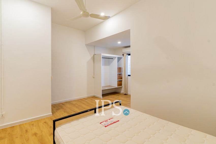 Renovated  Duplex 5 Bedroom Apartment For Rent - Phsar Thmei 3, Phnom Penh