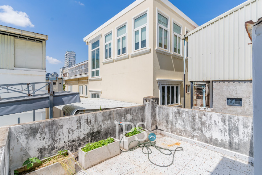 Renovated  Duplex 5 Bedroom Apartment For Rent - Phsar Thmei 3, Phnom Penh