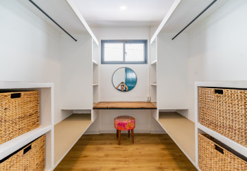 Renovated  Duplex 5 Bedroom Apartment For Rent - Phsar Thmei 3, Phnom Penh thumbnail