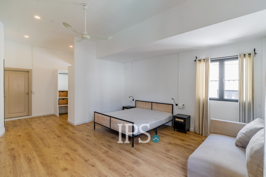 Renovated  Duplex 5 Bedroom Apartment For Rent - Phsar Thmei 3, Phnom Penh