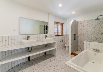 Renovated  Duplex 5 Bedroom Apartment For Rent - Phsar Thmei 3, Phnom Penh thumbnail