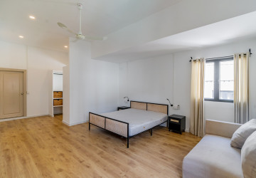 Renovated  Duplex 5 Bedroom Apartment For Rent - Phsar Thmei 3, Phnom Penh thumbnail