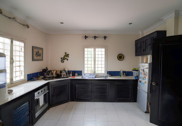 6 Bedroom House For Sale - Tuol Ta Ek, Battambang thumbnail