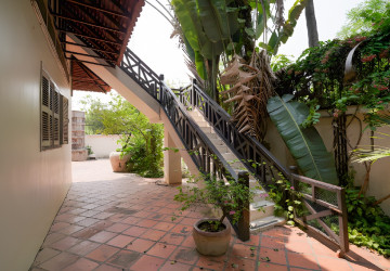 6 Bedroom House For Sale - Tuol Ta Ek, Battambang thumbnail