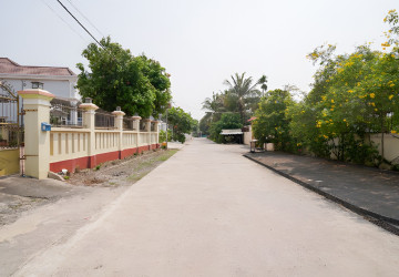 6 Bedroom House For Sale - Tuol Ta Ek, Battambang thumbnail