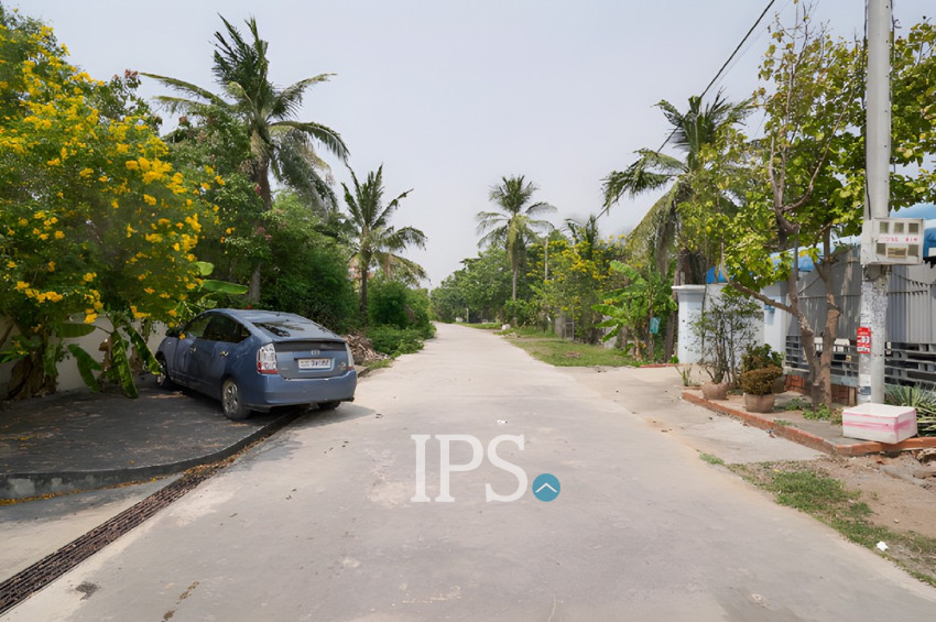 6 Bedroom House For Sale - Tuol Ta Ek, Battambang