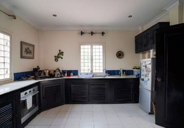 6 Bedroom House For Sale - Tuol Ta Ek, Battambang thumbnail