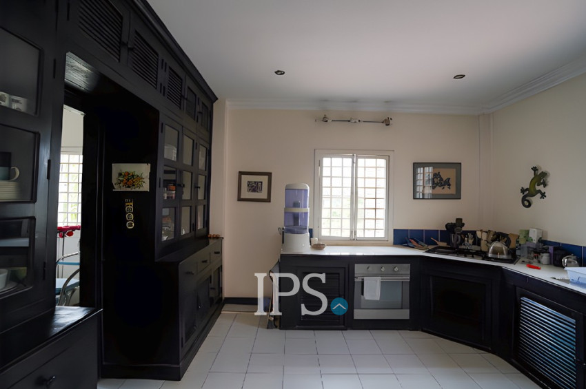 6 Bedroom House For Sale - Tuol Ta Ek, Battambang