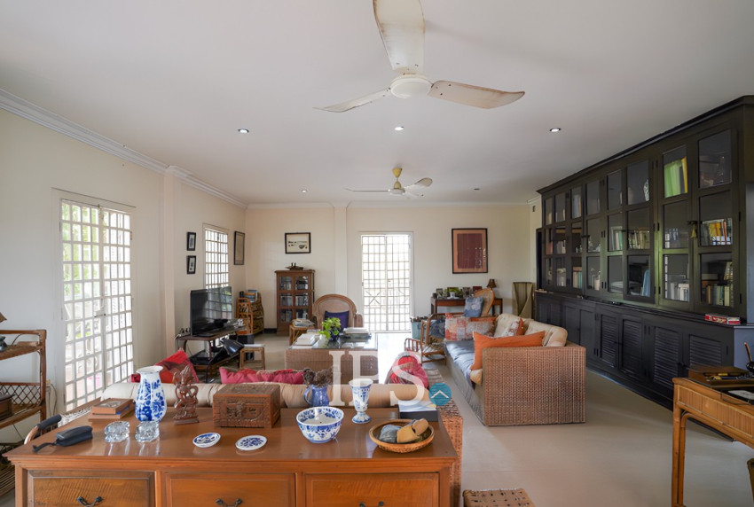 6 Bedroom House For Sale - Tuol Ta Ek, Battambang