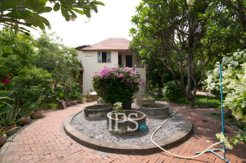 6 Bedroom House For Sale - Tuol Ta Ek, Battambang