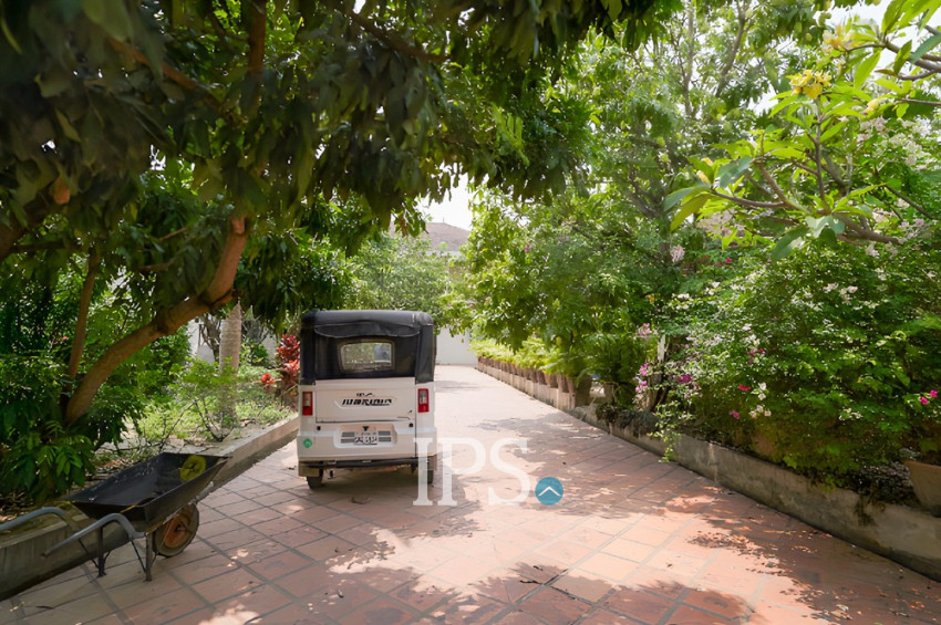 6 Bedroom House For Sale - Tuol Ta Ek, Battambang