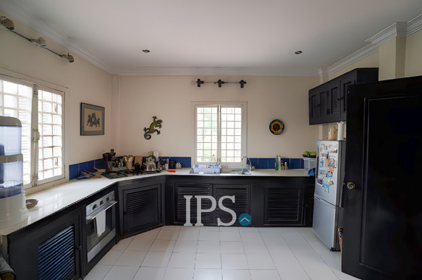 6 Bedroom House For Sale - Tuol Ta Ek, Battambang