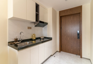8th Floor 1 Bedroom Condo For Sale - Le Conde, BKK1, Phnom Penh thumbnail