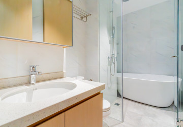 8th Floor 1 Bedroom Condo For Sale - Le Conde, BKK1, Phnom Penh thumbnail