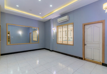 440 Sqm Commercial Villa For Rent - Boeung Kak 2, Phnom Penh thumbnail
