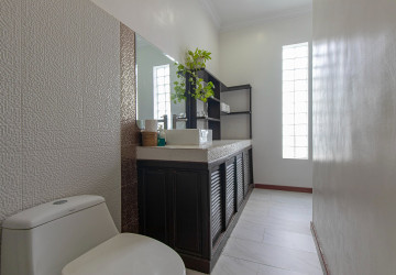 8 Bedroom Commercial Villa For Rent - Teuk Vil, Siem Reap thumbnail