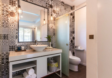 8 Bedroom Commercial Villa For Rent - Teuk Vil, Siem Reap thumbnail