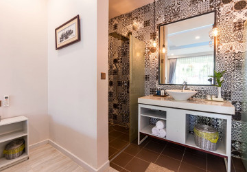 8 Bedroom Commercial Villa For Rent - Teuk Vil, Siem Reap thumbnail