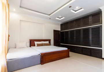 8 Bedroom Commercial Villa For Rent - Teuk Vil, Siem Reap thumbnail