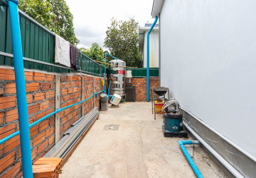 2 Bedroom House For Rent - Sangkat Siem Reap, Siem Reap thumbnail