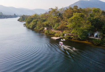7,601 Sqm Land For Sale - Along Preaek Tuek Chu, Kampot Province thumbnail