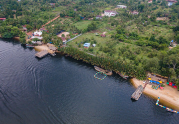 7,601 Sqm Land For Sale - Along Preaek Tuek Chu, Kampot Province thumbnail
