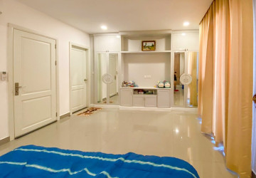 4 Bedroom Twin Villa For Sale - Chip Mong Landmark 271, Chak Angrae Kraom, Phnom Penh thumbnail